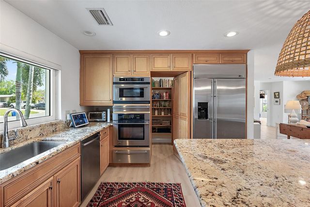 1112 38TH AVENUE NE, St Petersburg, FL 33704