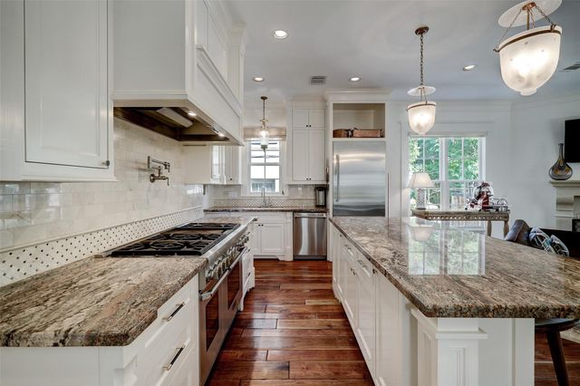 1819 Banks Street, Houston, TX 77098