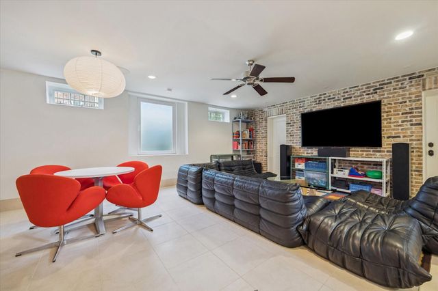 1819 Banks Street, Houston, TX 77098