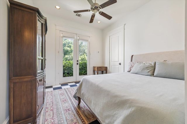 1819 Banks Street, Houston, TX 77098