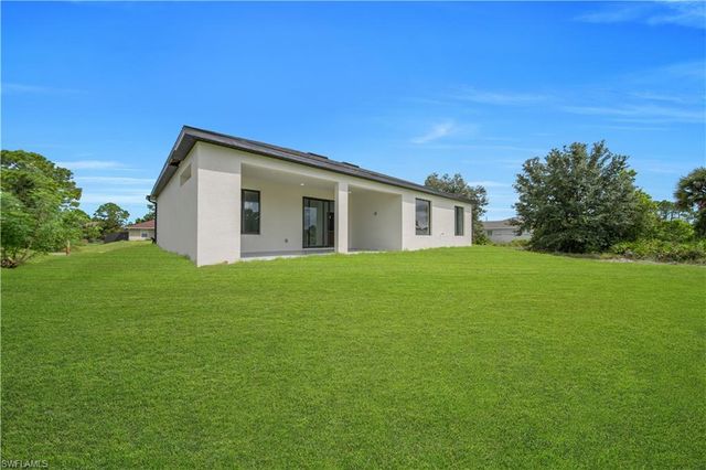 2706 30th ST SW, Lehigh Acres, FL 33976