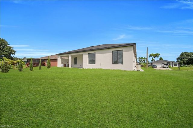 2706 30th ST SW, Lehigh Acres, FL 33976