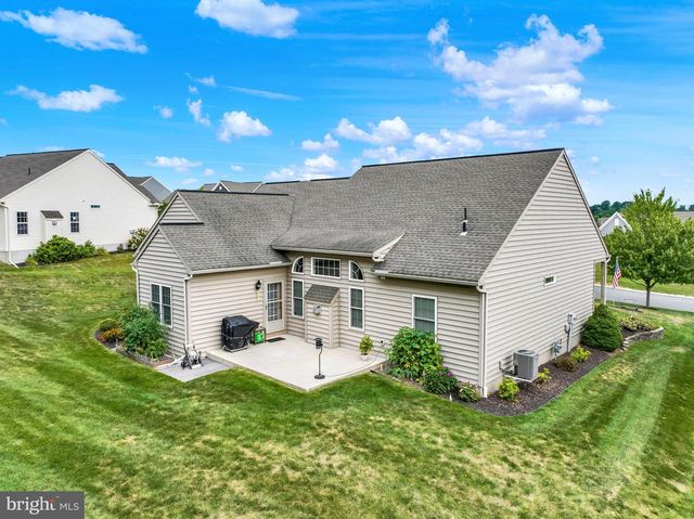 295 COPPER BEECH LN, Womelsdorf, PA 19567