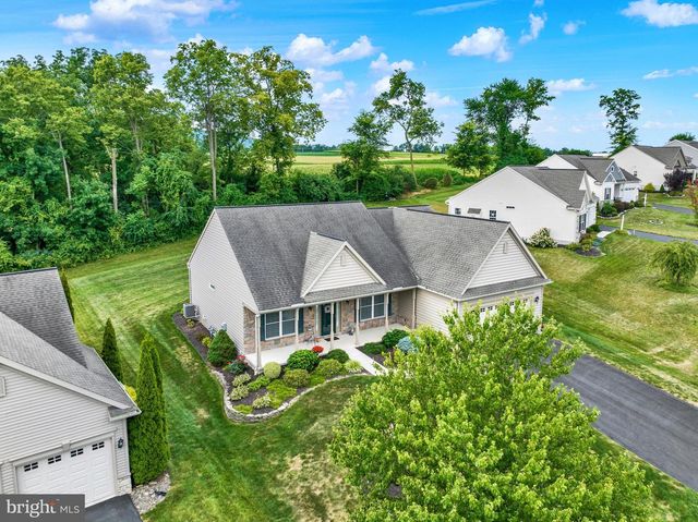 295 COPPER BEECH LN, Womelsdorf, PA 19567
