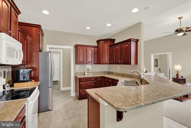 295 COPPER BEECH LN, Womelsdorf, PA 19567