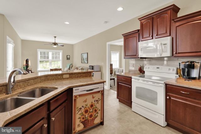 295 COPPER BEECH LN, Womelsdorf, PA 19567