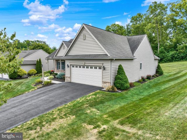 295 COPPER BEECH LN, Womelsdorf, PA 19567