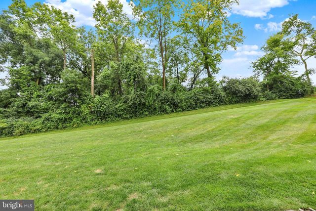 295 COPPER BEECH LN, Womelsdorf, PA 19567