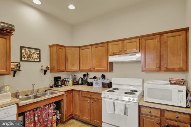 295 COPPER BEECH LN, Womelsdorf, PA 19567
