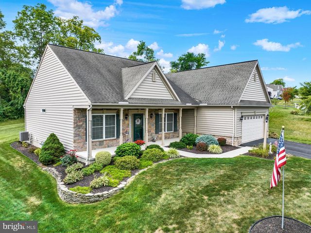 295 COPPER BEECH LN, Womelsdorf, PA 19567