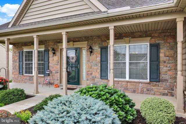 295 COPPER BEECH LN, Womelsdorf, PA 19567