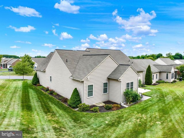 295 COPPER BEECH LN, Womelsdorf, PA 19567