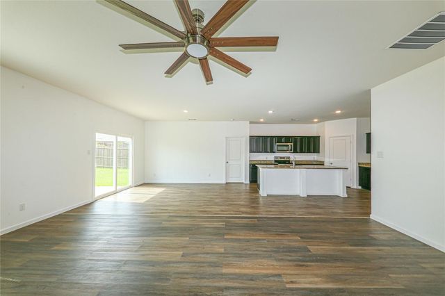 746 Wilshire Drive, Lavon, TX 75166