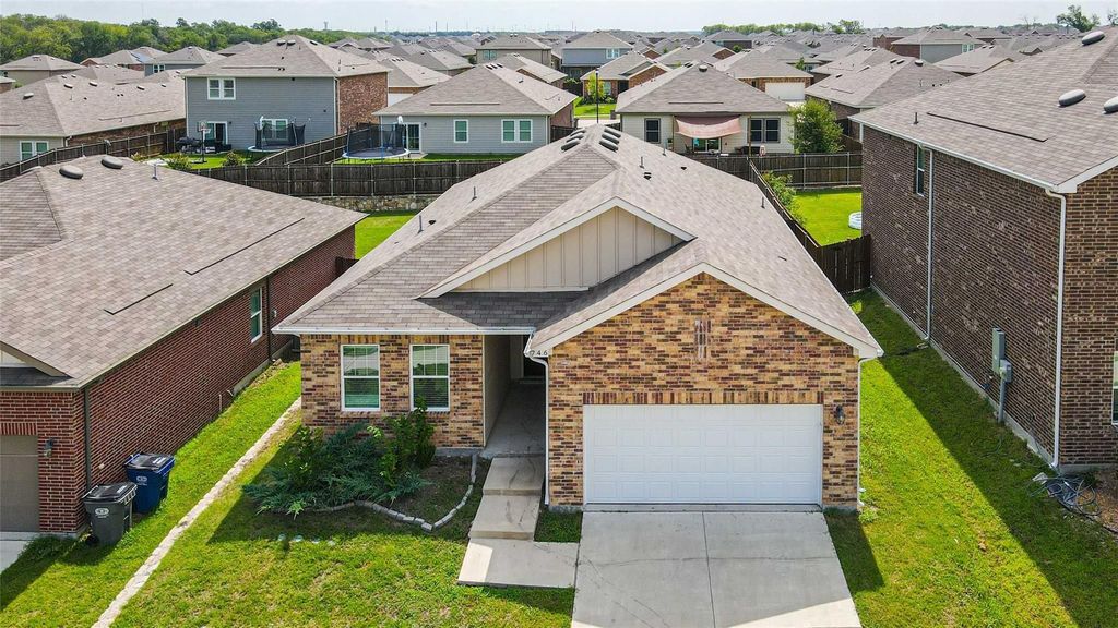 746 Wilshire Drive, Lavon, TX 75166