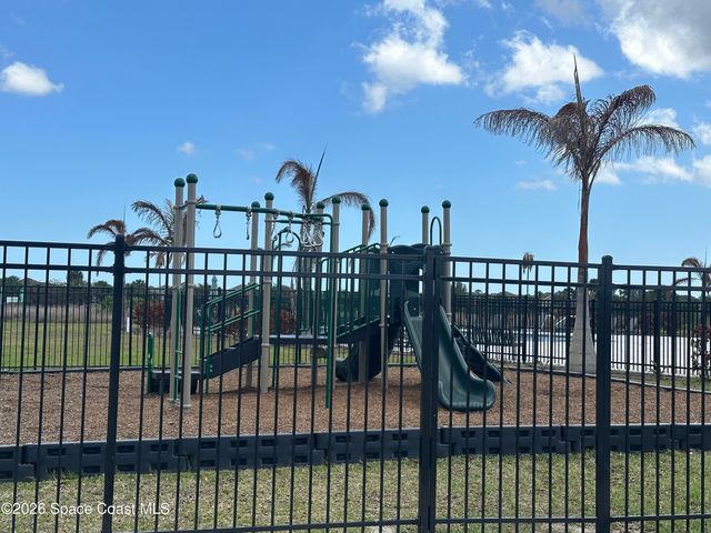 2423 Pinwherry Street NW, Palm Bay, FL 32907