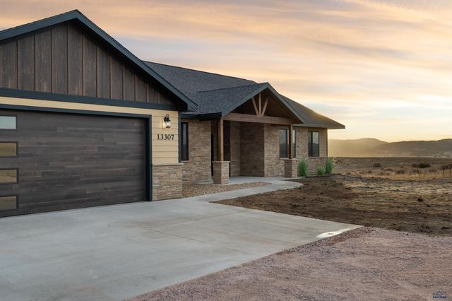 13307 SUNUP LN, Hot Springs, SD 57747