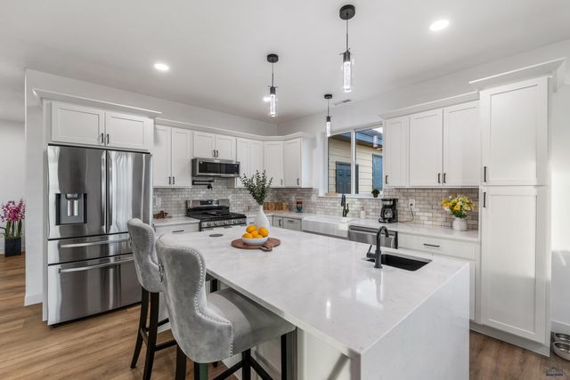 13307 SUNUP LN, Hot Springs, SD 57747