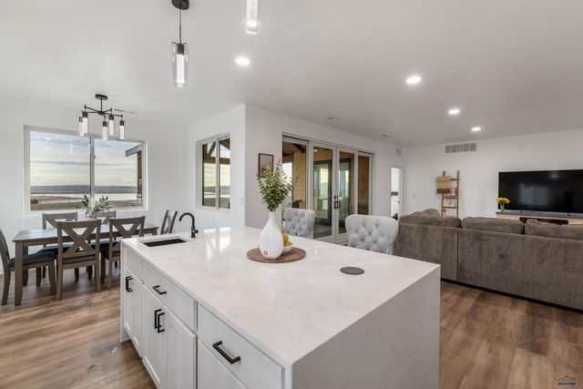 13307 SUNUP LN, Hot Springs, SD 57747