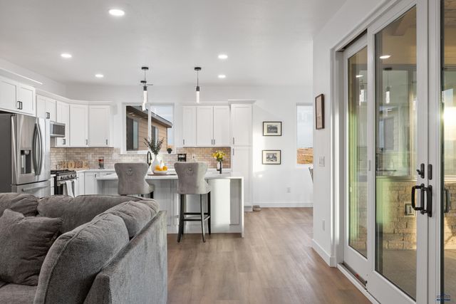 13307 SUNUP LN, Hot Springs, SD 57747