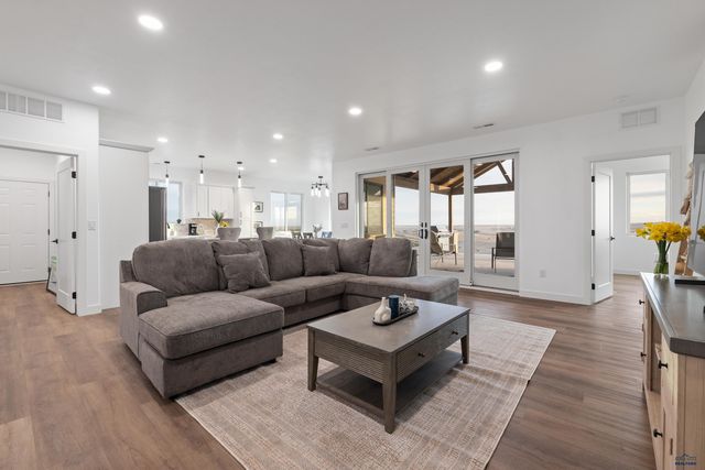 13307 SUNUP LN, Hot Springs, SD 57747