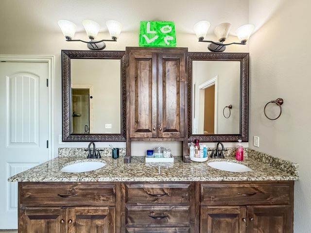 827 E Beaufort Street, Nixa, MO 65714