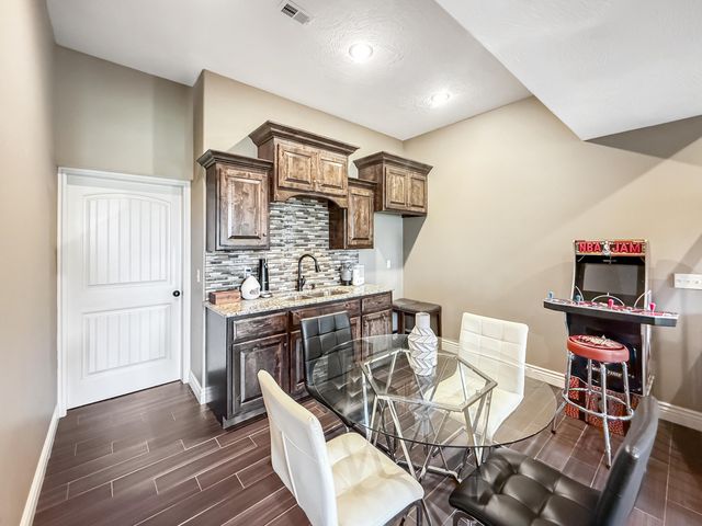 827 E Beaufort Street, Nixa, MO 65714