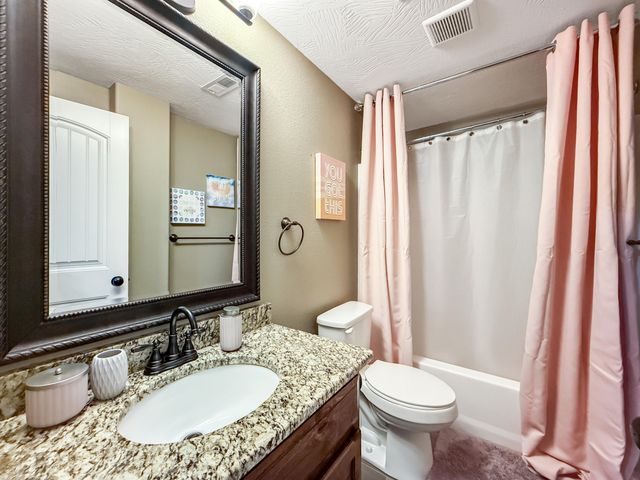 827 E Beaufort Street, Nixa, MO 65714
