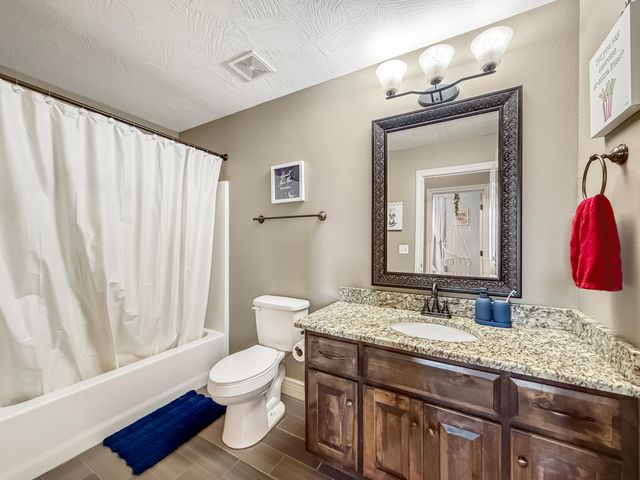 827 E Beaufort Street, Nixa, MO 65714