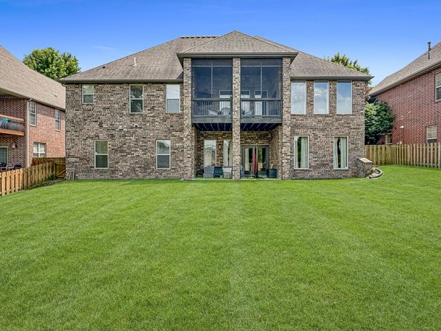 827 E Beaufort Street, Nixa, MO 65714