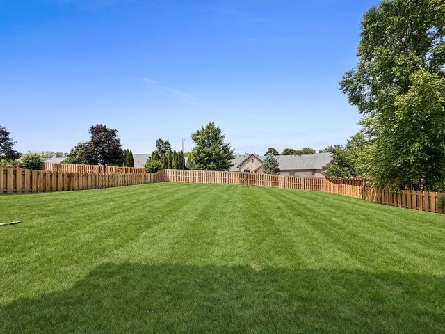 827 E Beaufort Street, Nixa, MO 65714