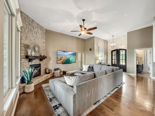 827 E Beaufort Street, Nixa, MO 65714