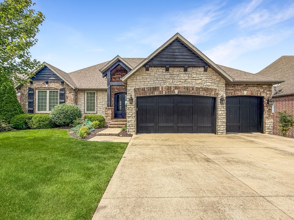 827 E Beaufort Street, Nixa, MO 65714