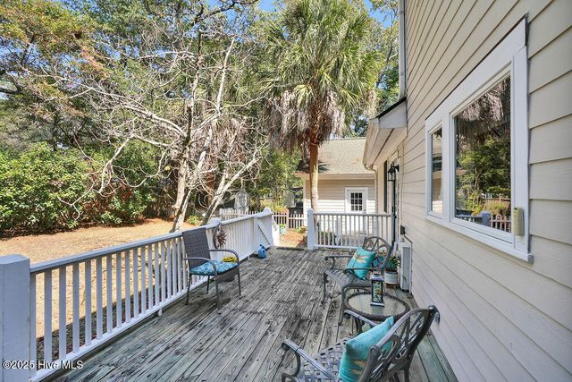 306 Park Avenue Ext, Southport, NC 28461