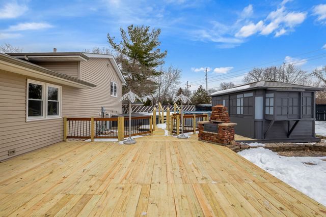 1949 Terri Lane, Schererville, IN 46375