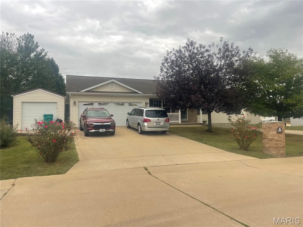 3 Iron Hill Court, St Clair, MO 63077