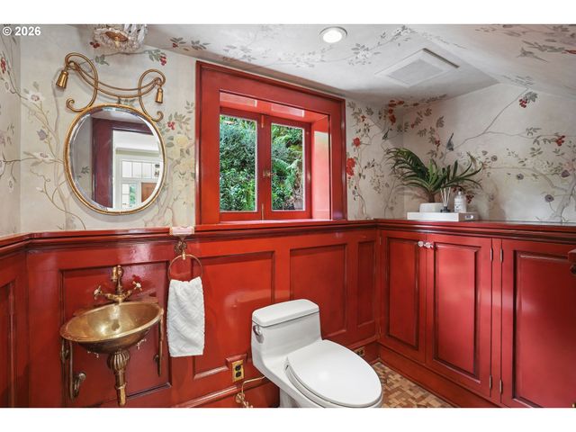 4391 Sw TERWILLIGER Blvd, Portland, OR 97239