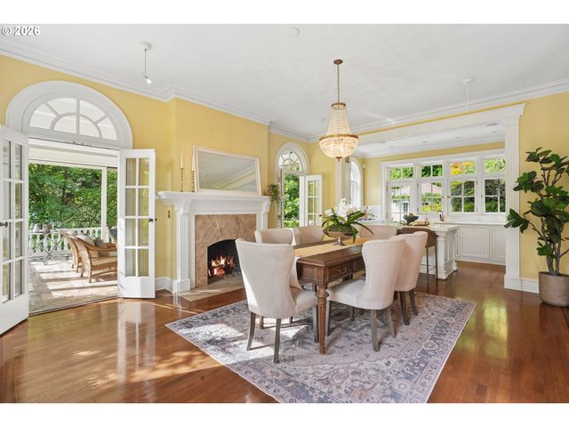 4391 Sw TERWILLIGER Blvd, Portland, OR 97239