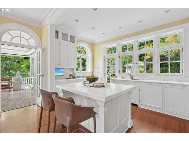 4391 Sw TERWILLIGER Blvd, Portland, OR 97239