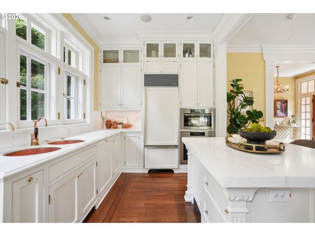 4391 Sw TERWILLIGER Blvd, Portland, OR 97239