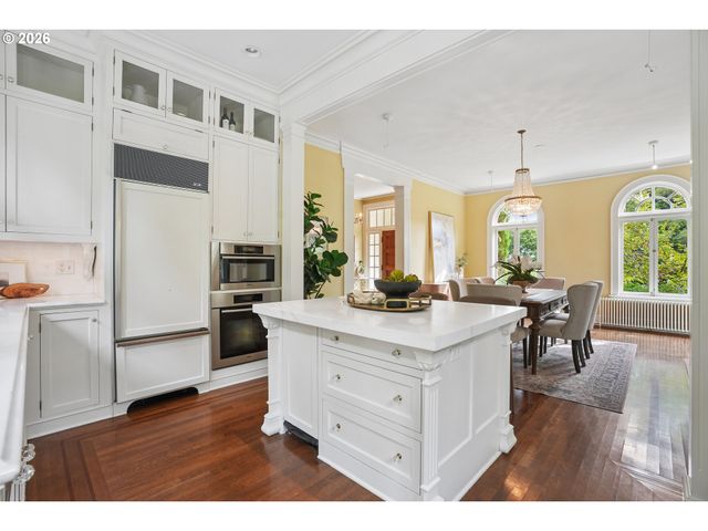 4391 Sw TERWILLIGER Blvd, Portland, OR 97239