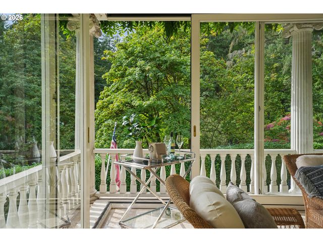 4391 Sw TERWILLIGER Blvd, Portland, OR 97239