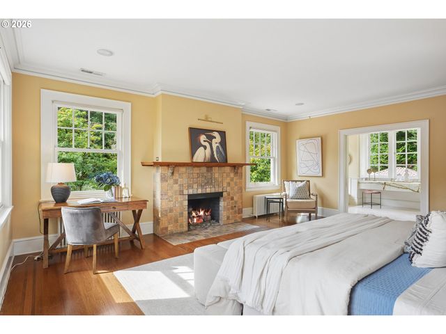 4391 Sw TERWILLIGER Blvd, Portland, OR 97239