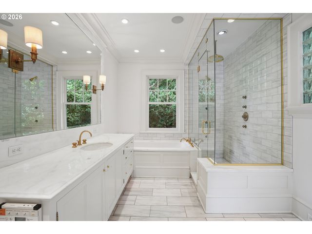 4391 Sw TERWILLIGER Blvd, Portland, OR 97239
