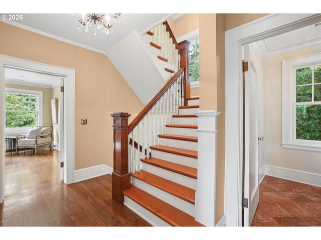 4391 Sw TERWILLIGER Blvd, Portland, OR 97239