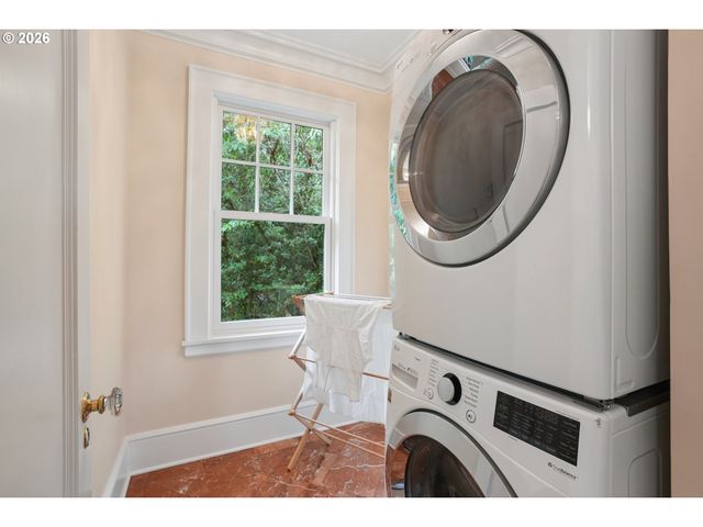 4391 Sw TERWILLIGER Blvd, Portland, OR 97239