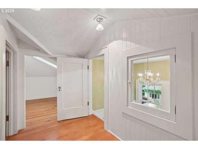 4391 Sw TERWILLIGER Blvd, Portland, OR 97239