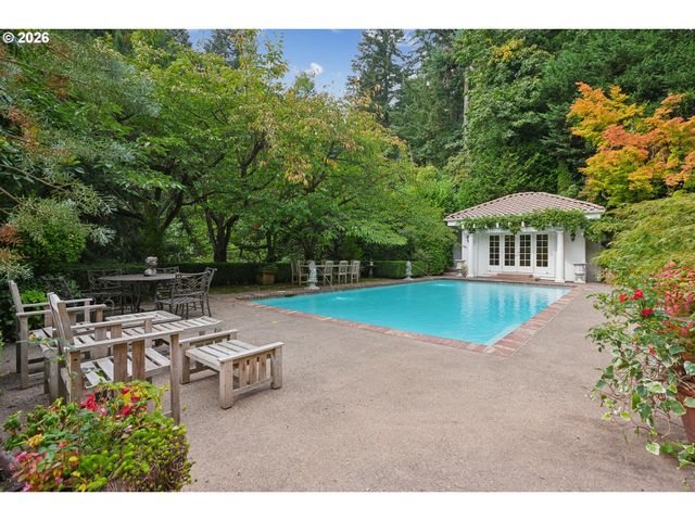 4391 Sw TERWILLIGER Blvd, Portland, OR 97239