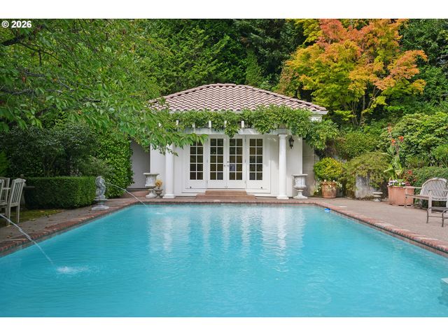 4391 Sw TERWILLIGER Blvd, Portland, OR 97239