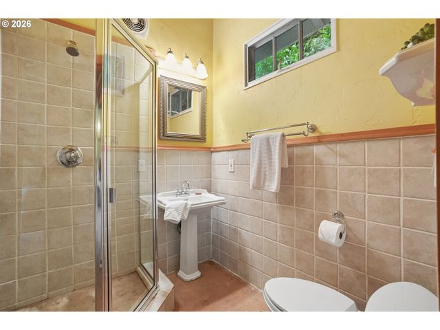 4391 Sw TERWILLIGER Blvd, Portland, OR 97239