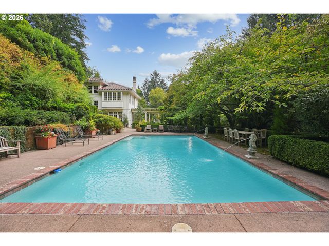4391 Sw TERWILLIGER Blvd, Portland, OR 97239